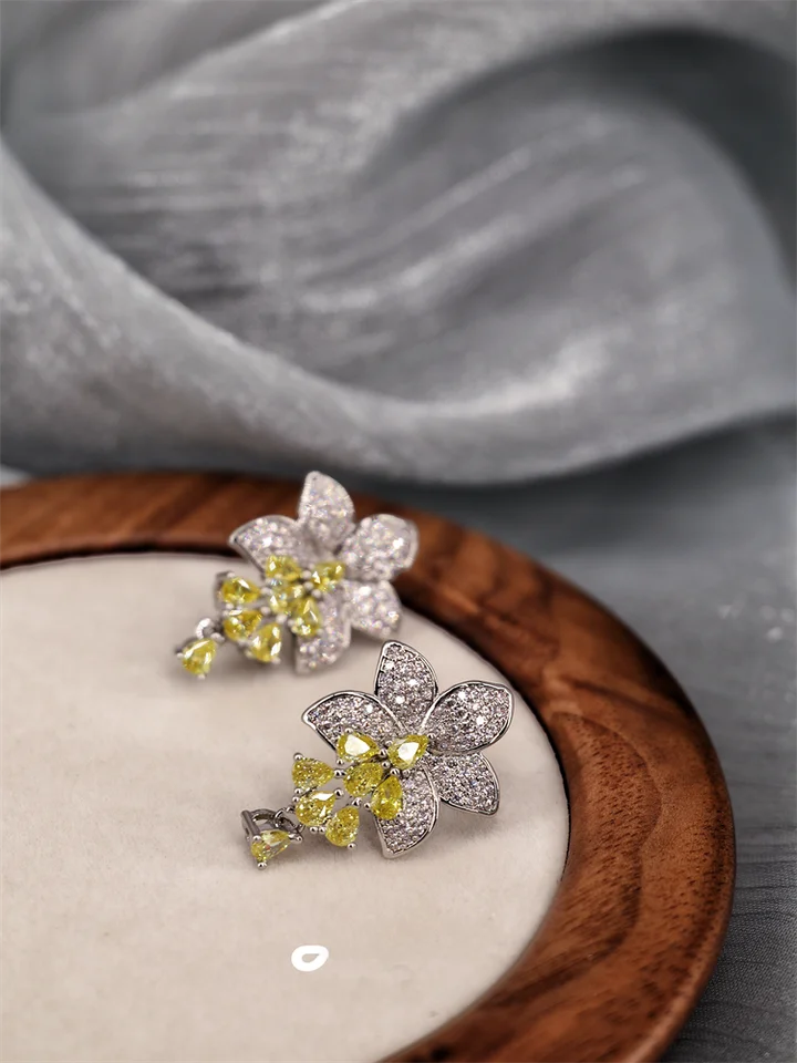 イヤリング【イエローとホワイトの小花デザイン】