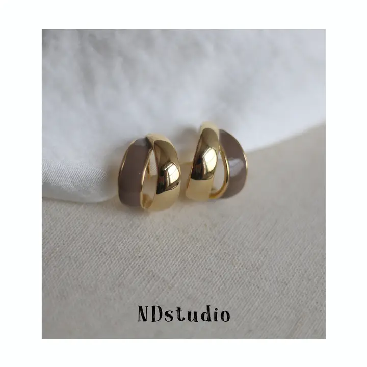 優雅なドロップグレーズ仕上げのサークルバーベルイヤリング【穴あけ不要・レトロデザイン】