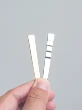 眼霜用スプーン固定具【粘着式・便利な収納・マッサージ用】