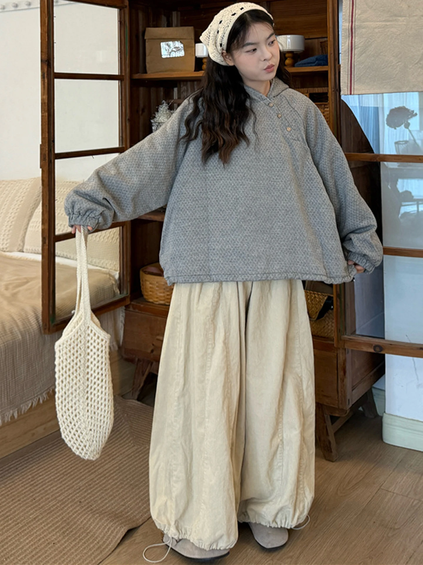 大きいサイズ パーカーの着こなしコツ：ゆったりデザインで秋冬のカジュアルスタイルを実現
