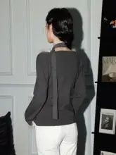 デザイン性あるグレーのファーニットトップス【女性用・フィット感抜群】