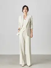 春夏向け浅い杏色の上質ビジネススーツ【女性・フォーマル・3ピース】（セットアップ対応）