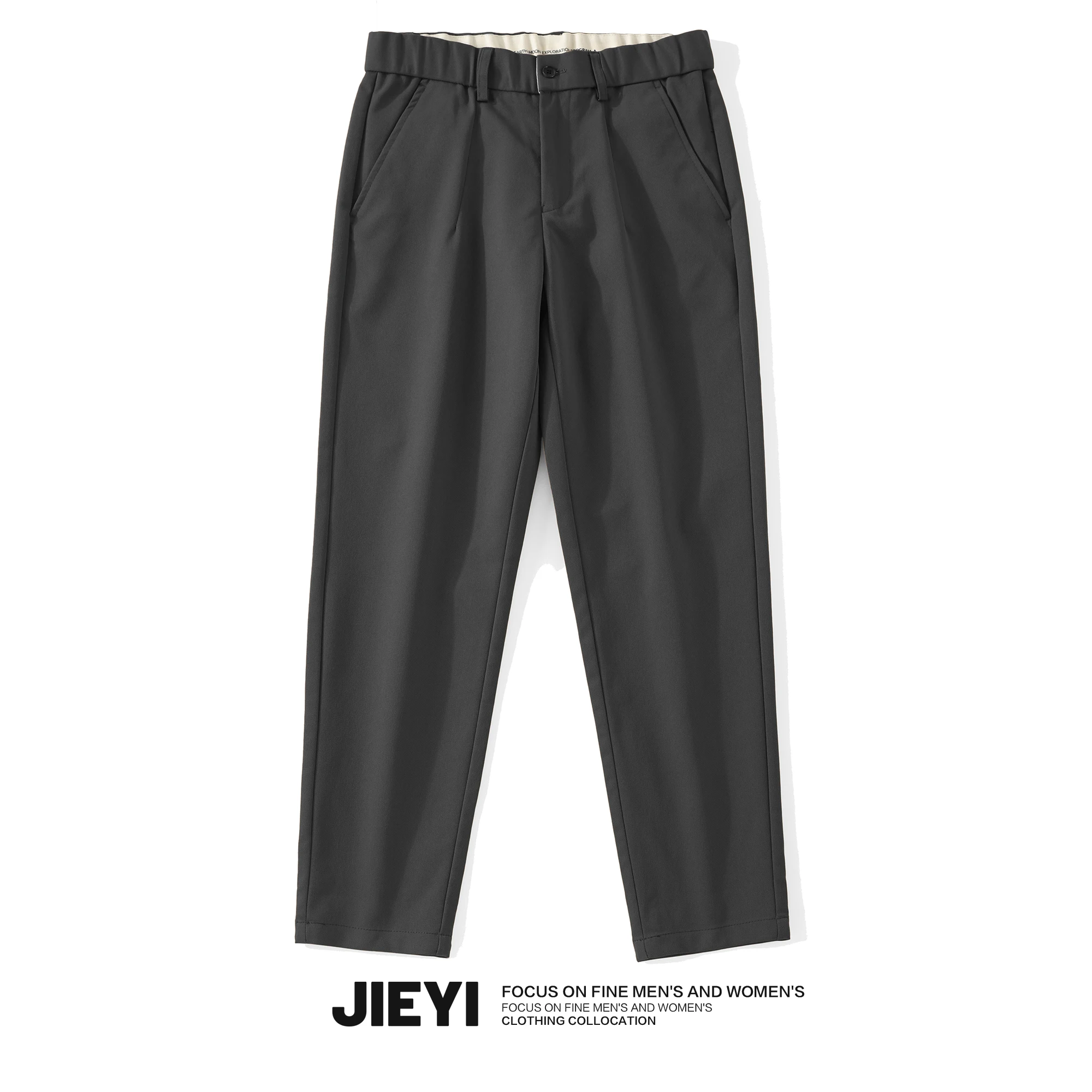 ホワイトパンツ メンズ どうやって着る？シンプルなカジュアルパンツが通勤からレジャーまで救う