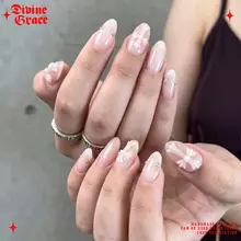 美しいクロスデザインのマニキュア【手作り・乳白色・立体感】