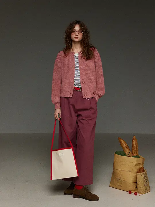 シンプルなデザインのクルーネックニットカーディガン【ボタン付き・春用・無地】（セットアップ対応）