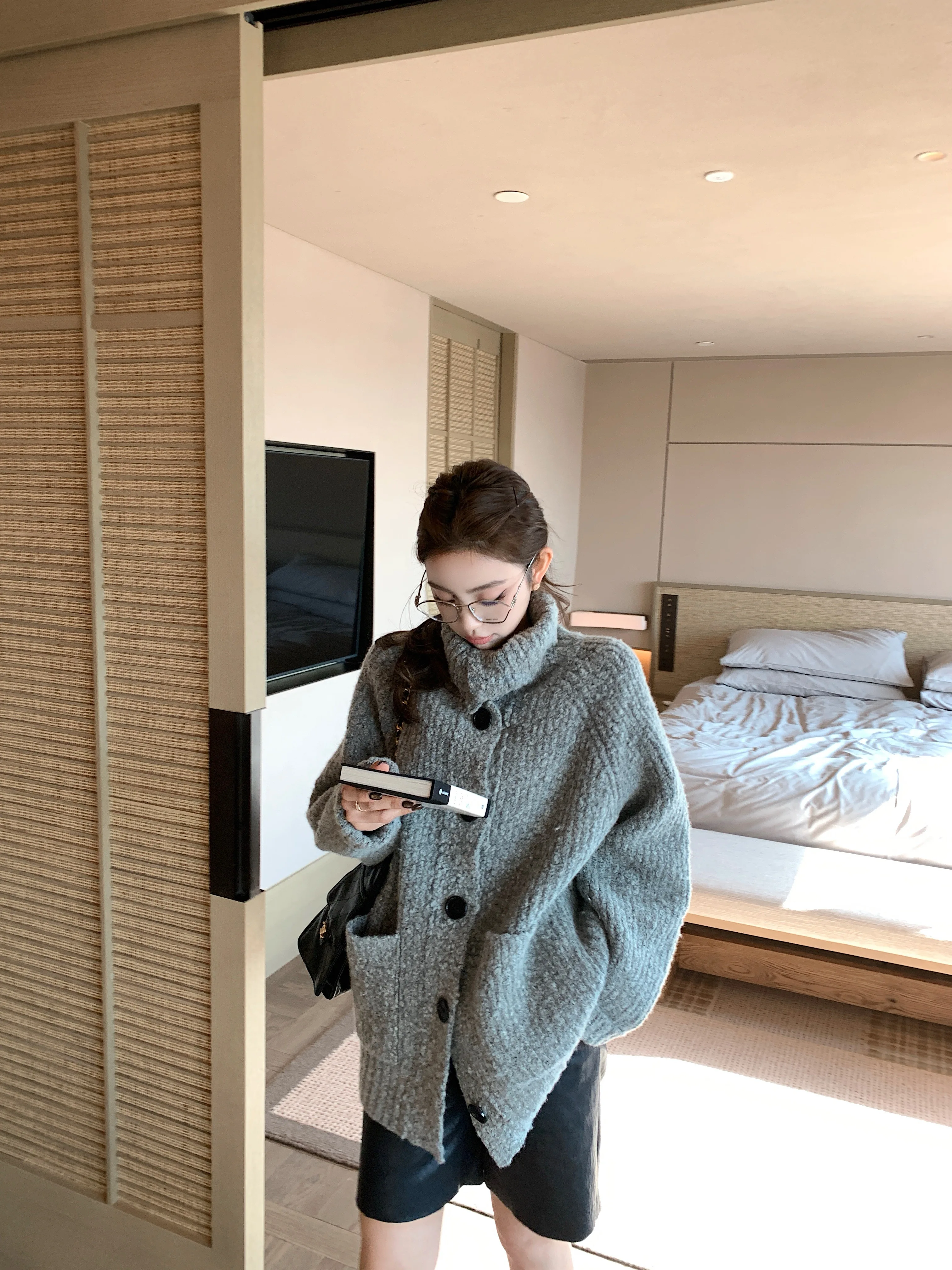 大きいサイズカーディガンの着こなし：韓国風ロングカーディガンの実用性とスタイル提案
