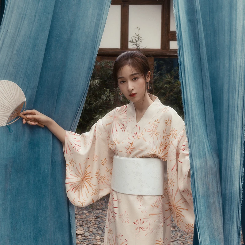 浴衣後ろ姿を美しく見せるコツは？和風レトロ連衣裙の選び方と着方のすべて