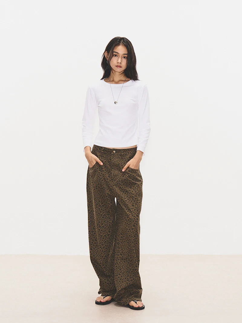 2026年トレンドファッションで悩む20代後半女性に、今すぐ着るべきシンプルな白Tシャツは？