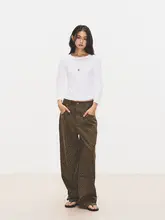 シンプルな白の9分袖Tシャツ【女性用・シャープなデザイン】