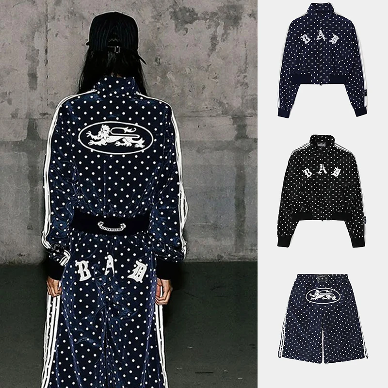 ドット柄ショートジャケット：アメリカンレトロデザインが定義するカジュアルスタイル