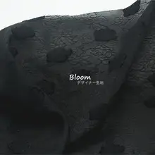 薄手の落ち感のある光沢生地【黒の水玉・ローズ柄のジャガード・天絲・コットン・麻混】