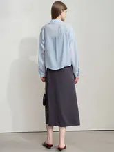 エレガントなドレスとシャツのコーディネート【女性用・キャミソールスカート・華やかな印象】（セットアップ対応）