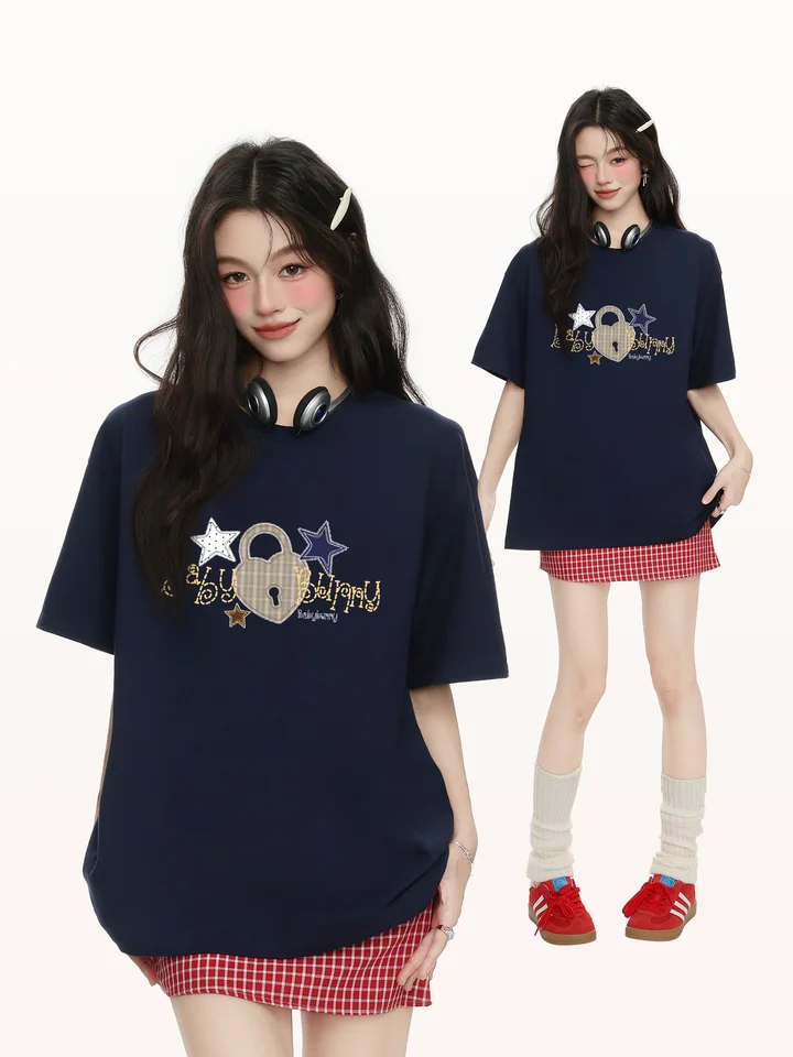 クリエイティブなロゴプリントのコットン短袖Tシャツ【ゆったりフィット・女性用】