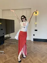 美式ロゴプリ  ントTシャツ【ショートスリーブ・レッド・夏用】とフラワープリントスカート【ハイカット・カジュアル】（セットアップ対応）