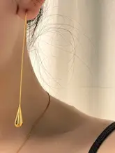 シンプルなデザインの金色水滴イヤリング【長揺れタッセル・女性用】