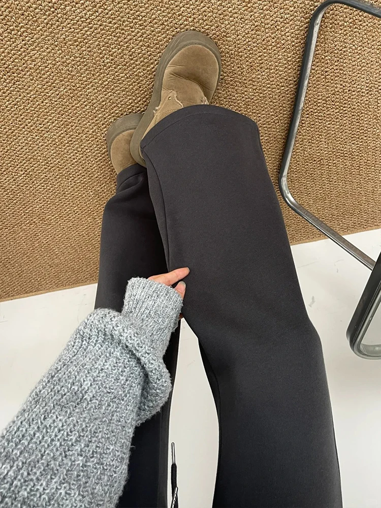 センタープレスワイドパンツの特徴と着用法：通勤風の高腰デザインが脚の太さに合うのか