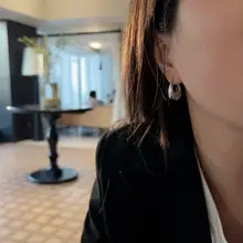 925純銀製 ジオメトリックメッシュ U字型ピアス【シンプルで洗練されたデザイン】