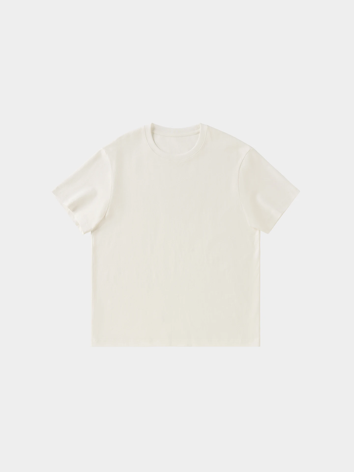 オフィスカジュアルのTシャツはどう選ぶ？天然素材の麻混Tシャツが通勤に与える変化とは