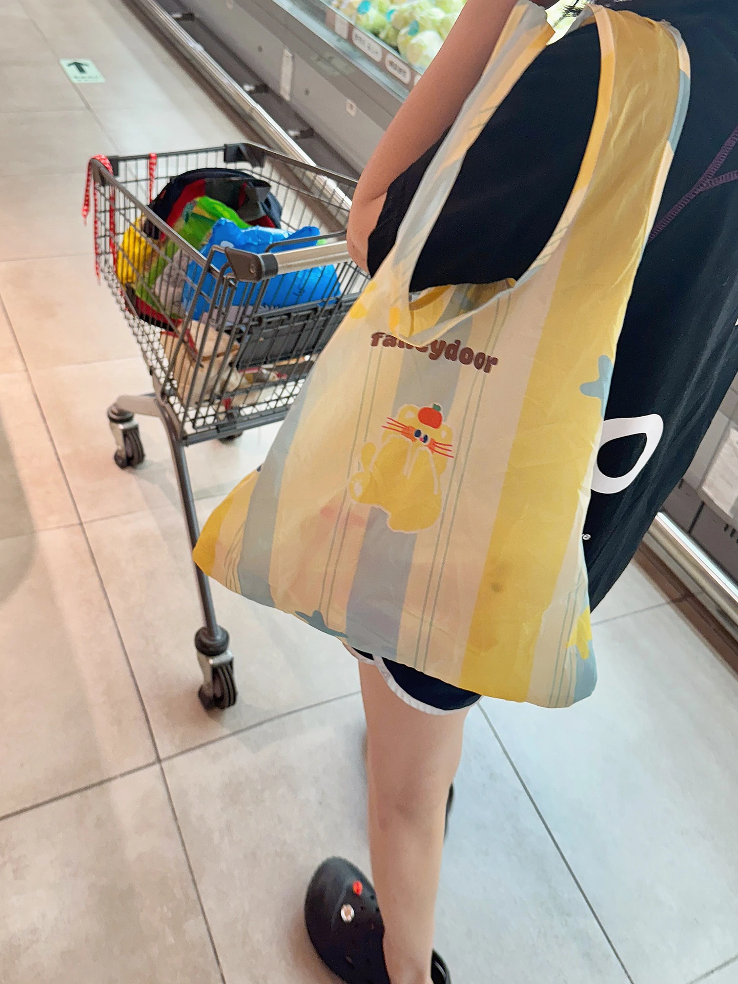 かわいいデザインの折りたたみエコショッピングバッグ：買い物節約に役立つ実用性と使い勝手の分析