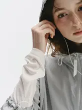 軽量透湿性UPF50+防水機能付きフード付きジャケット【アウトドア用・ゆったりシルエット・絞りデザイン】