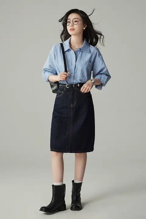 クラシックな青いストライプの長袖シャツ【春秋用・ビジネス・通勤対応】
