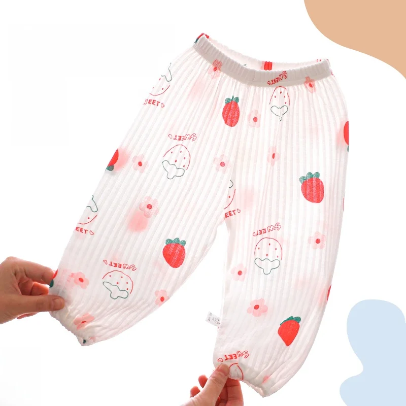 夏の夜、赤ちゃんがぐっすり眠れるように。蚊から守る薄手束脚パンツは本当に必要？