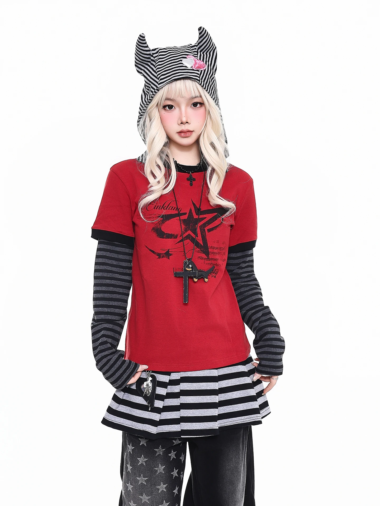 レトロなストライプ柄の長袖Tシャツ【軽やか・女性用・ルーズフィット・重ね着風】（セットアップ対応）