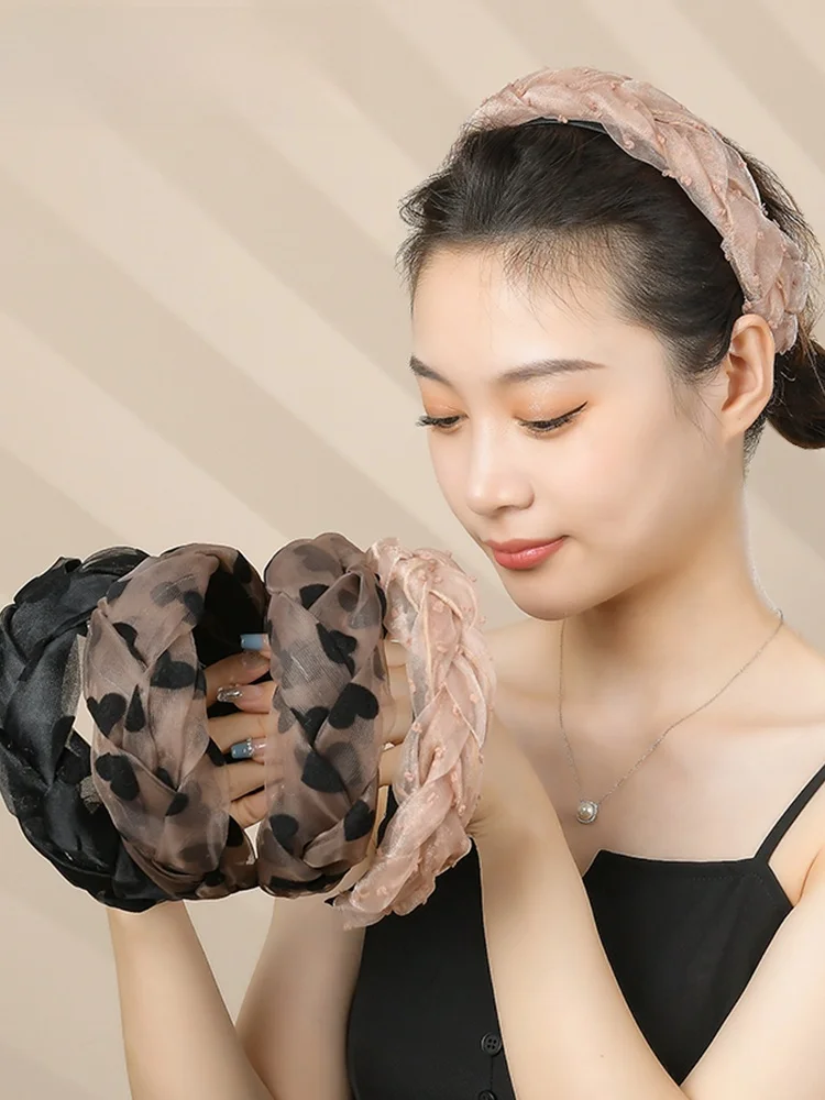 お宮参りにぴったりのヘアバンドはどれがおすすめ？エレガントで小顔効果も実現できるアイテムを徹底解説