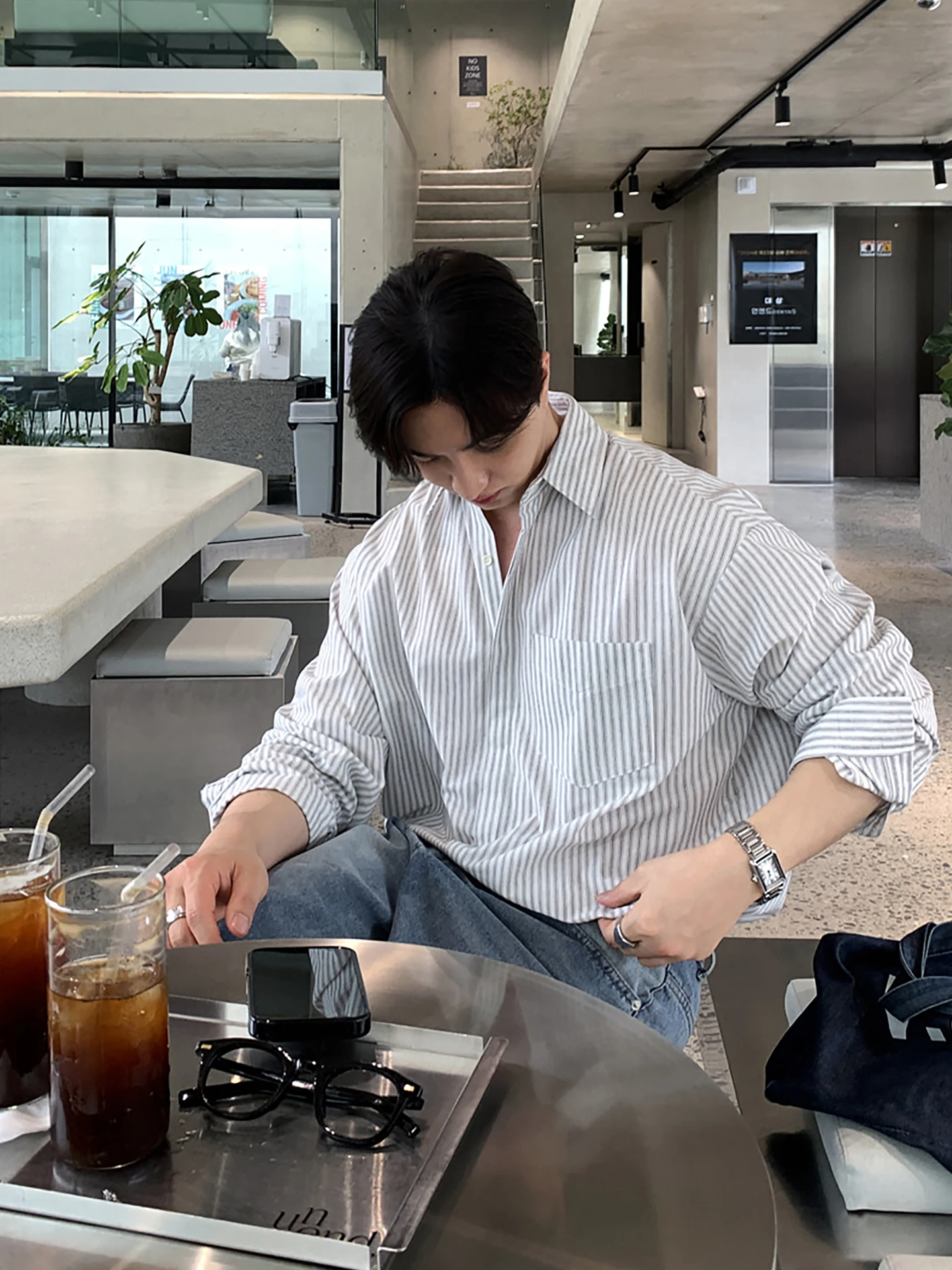 ストライプ柄 メンズシャツはどう選ぶ？骨格ストレートの男性にこそおすすめの「フィット・コットン製」長袖シャツ