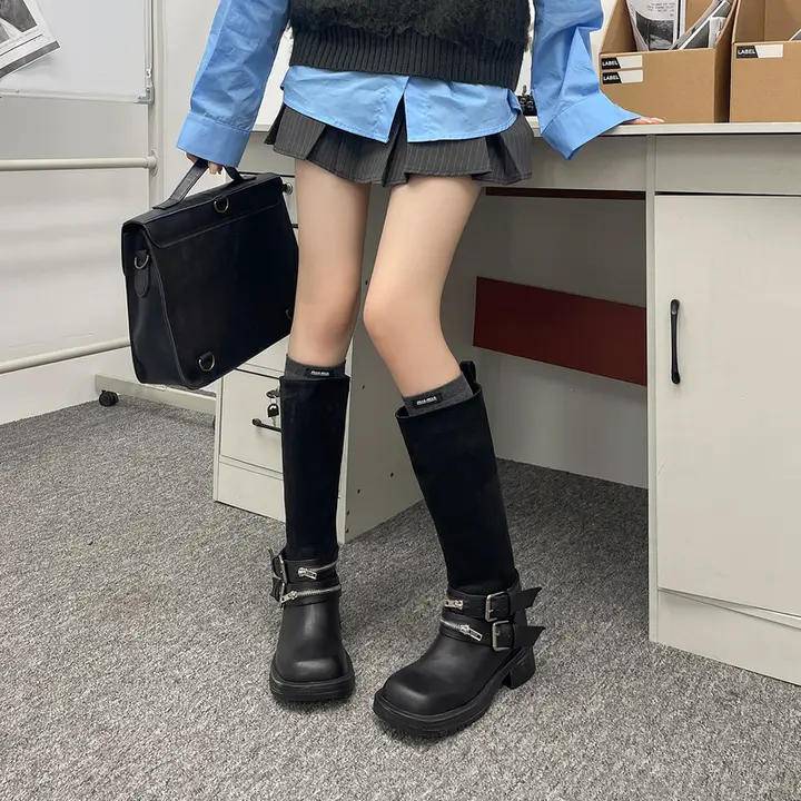 厚底の長筒ブーツ【レトロデザイン・バックル付き・女性用】