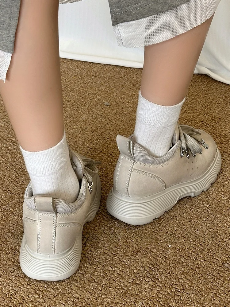 秋冬用ファッションアウトドア機能登山靴：女性向けの快適性と耐久性を実証