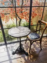 コーヒーテーブル 丸いテーブル フランス風スイーツ店向け 無垢材 鉄製 ヴィンテージスタイル 中古家具