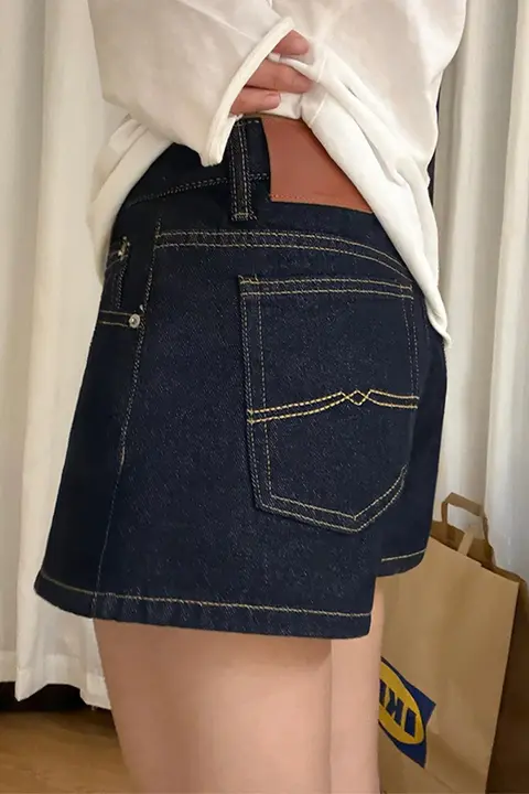 深い青のデニムショートパンツ【ハイウエスト・Aラインデザイン・夏用】