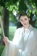 大袖の白色漢服【武侠風・直裾デザイン】