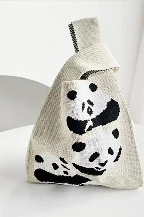 可愛いパンダデザインのニットトートバッグ【持ち運び用・ランチボックス収納可】