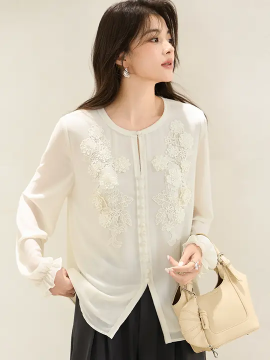 重工刺繍の長袖シフォンブラウス【フレンチスタイル・ラウンドネック】