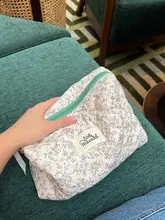 フラワープリントの大容量コスメポーチ【巾着型・ハンドバッグ・マルチ収納可】