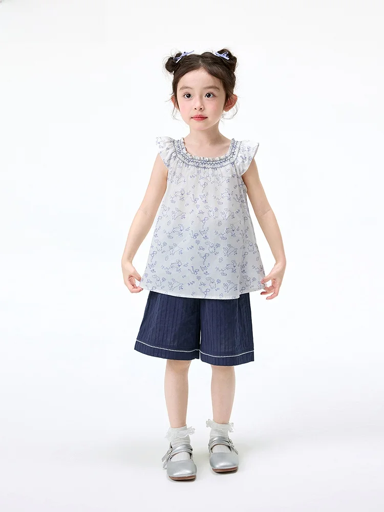 1歳半の女の子にぴったりのカジュアルフラワープリントセットアップはインマンのコットン製2歳向けモデル
