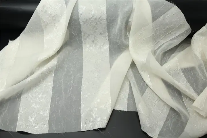 落ち感のある半透明な米白色ストライプ模様の裏地付きシフォン生地【漢服ドレス用】