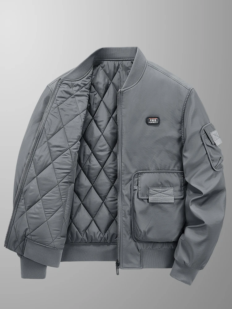 aviator jacket と bomber jacket の違いを知れば、どんなシーンで着るかがわかる！