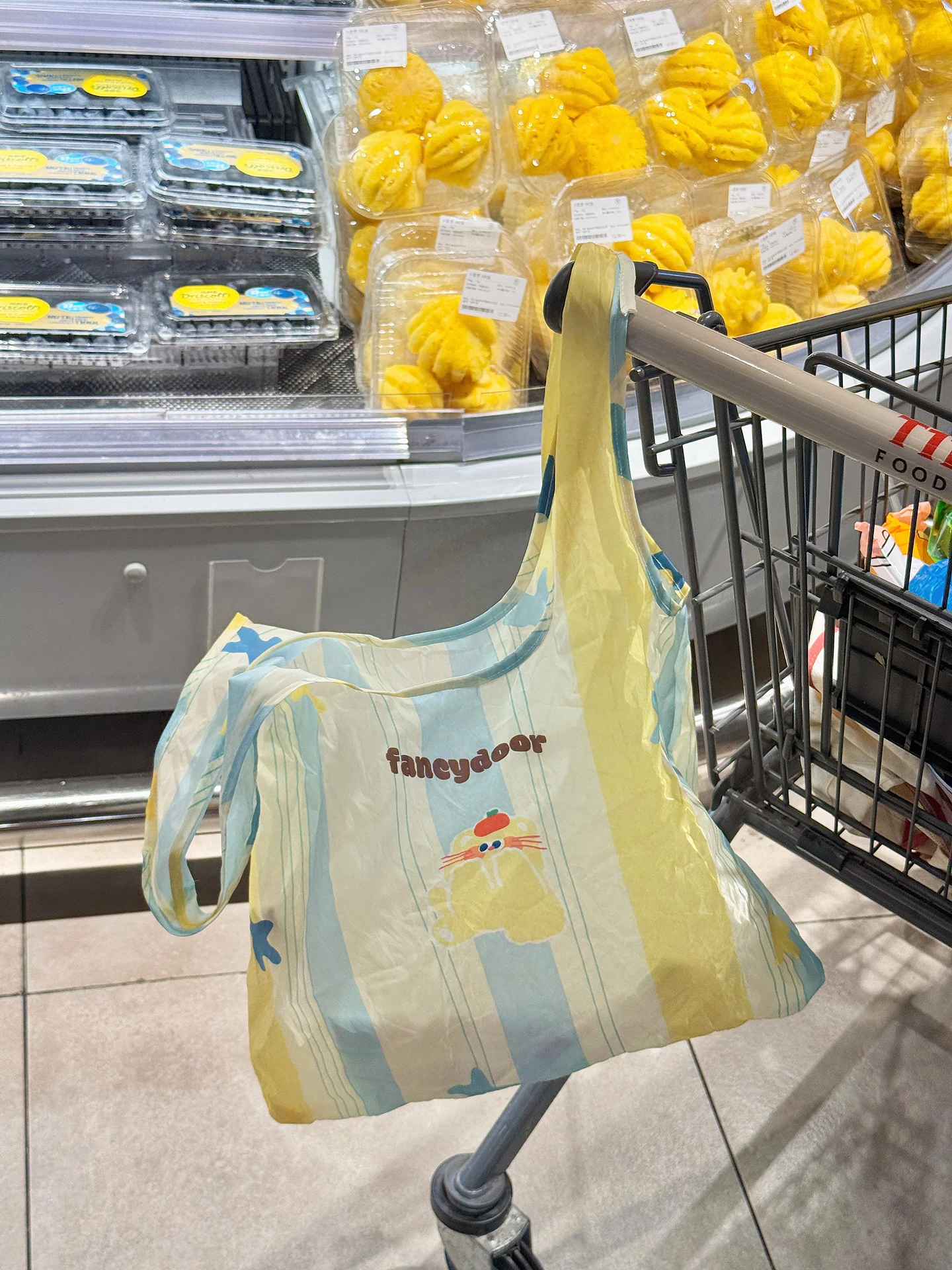 かわいいデザインの折りたたみエコショッピングバッグ：買い物節約に役立つ実用性と使い勝手の分析