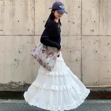 白色レース花柄のミディ丈フレアスカート【春用・大きいサイズ・エレガント】