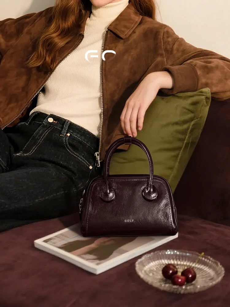 スーツに合うショルダーバッグの選び方：GOLF/高尔夫の牛革製手提バッグが解決する実用性