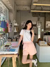 おしゃれな色使いのTシャツとカジュアルパンツ【夏用・女性用・高級感】（セットアップ対応）