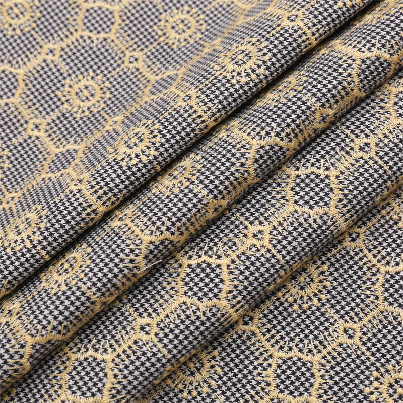 千鳥格の刺繍入りポリエステルコットン生地：機能性とデザインのバランスを実証