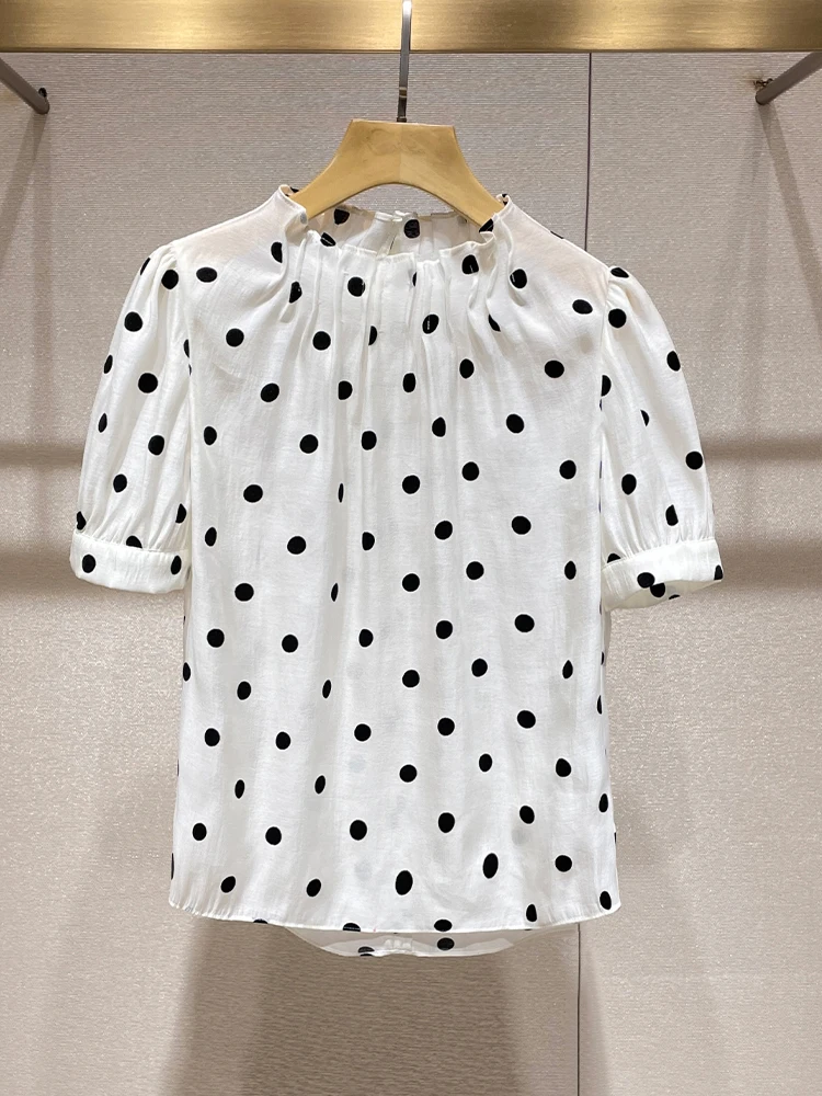 5月末にどんな服装が旬か？フレンチスタイルのドットシャツとハイウエストパンツが解決する通勤・日常の悩み