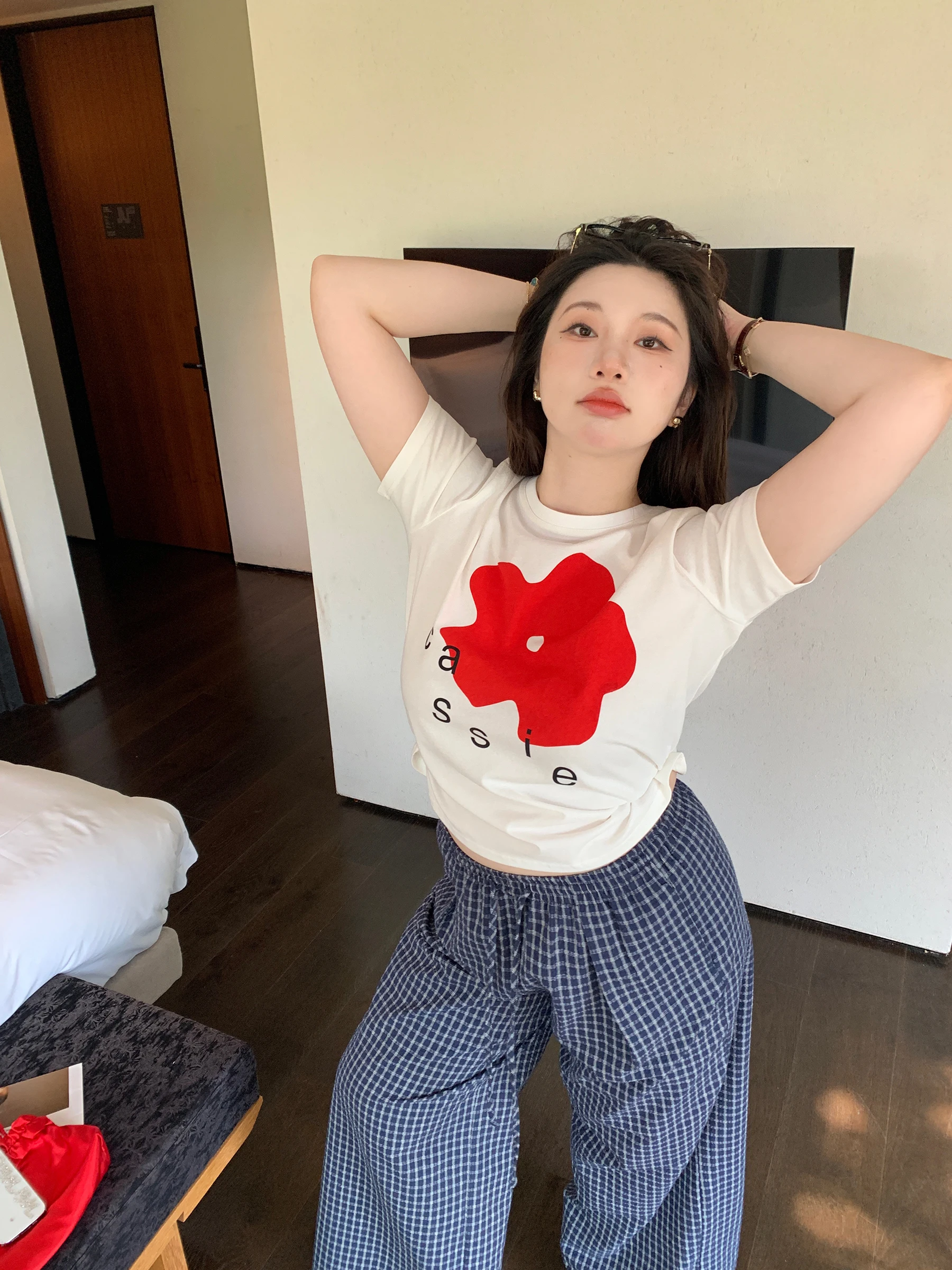 ブランドコラボのサイズ感が気になるなら、この韓国風プリントTシャツが救う