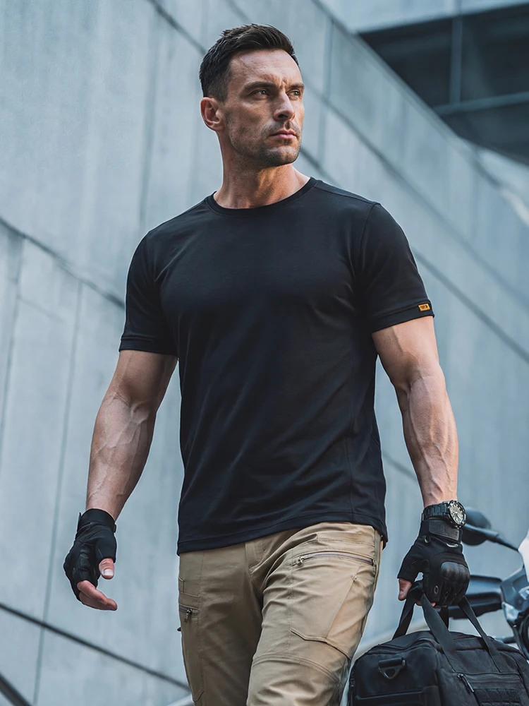極上の柔らかさの夏用メンズ速乾Tシャツ【丸首・スリムフィット・単色】（セットアップ対応）