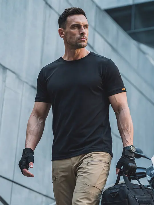 極上の柔らかさの夏用メンズ速乾Tシャツ【丸首・スリムフィット・単色】（セットアップ対応）