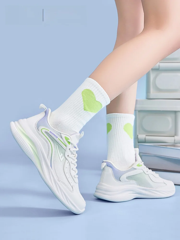 軽量でクッション性抜群！メッシュ通気性のランニングシューズは日常通勤に最適か